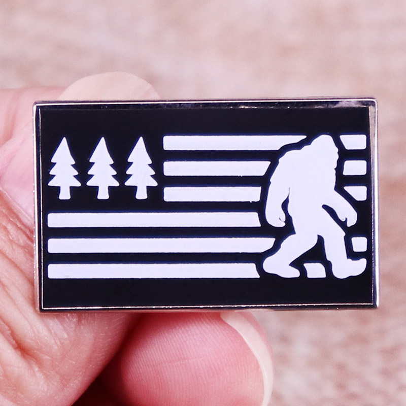 Pacific Jewelry & Watches Los Angeles - Bendera Amerika Bigfoot PNW Pin Enamel